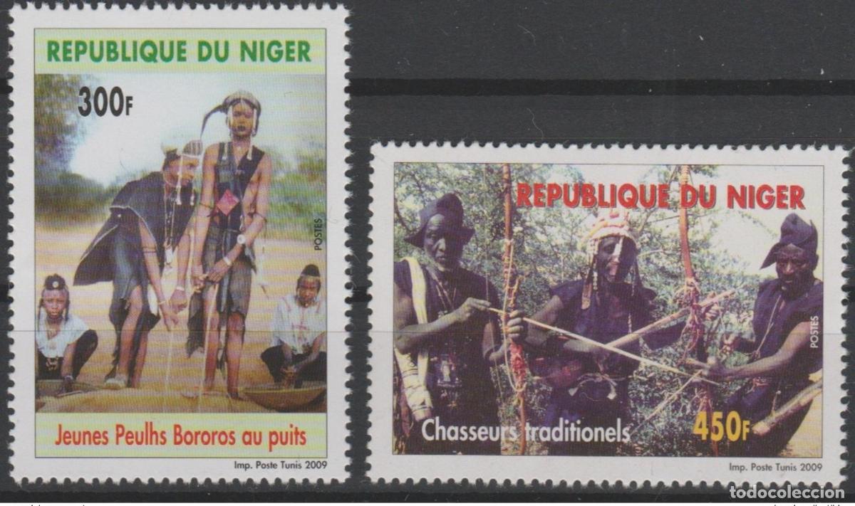 Sellos: N&iacute;ger 2009 mayo 2010/2011 Peuls Bororos well Cazador tradicional MNH** 2 val.