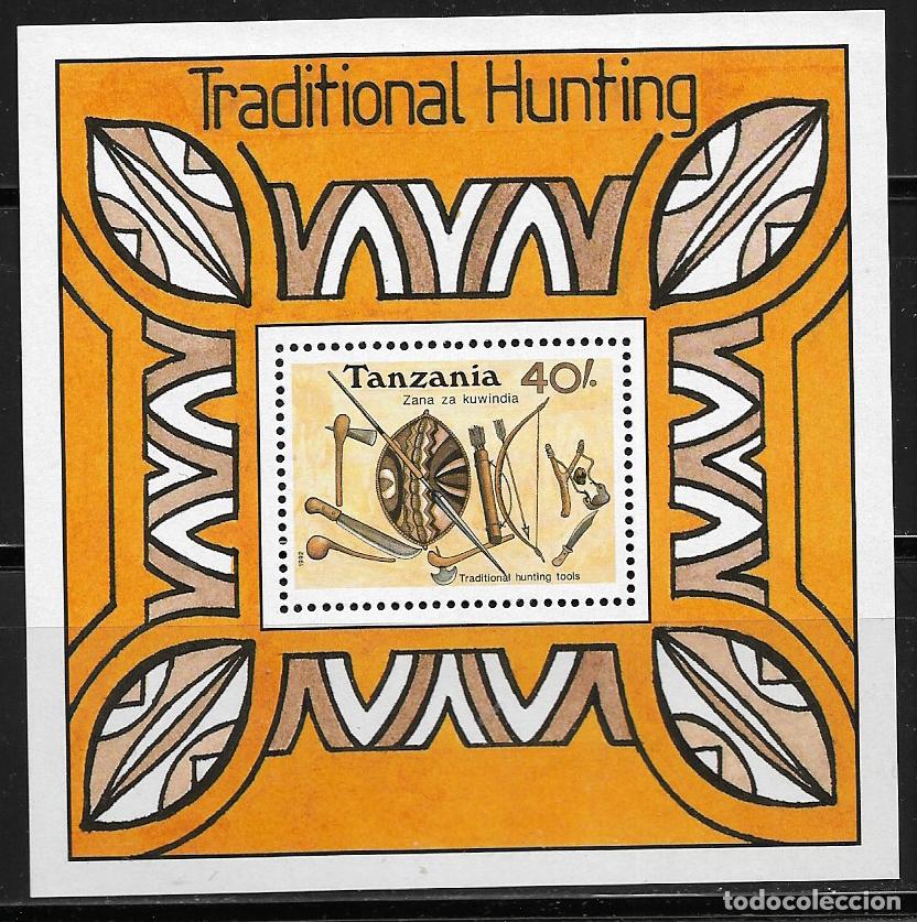 Sellos: TANZANIA 1992, HOJA BLOQUE Ivert 162 - CAZA TRADICIONAL. MNH.