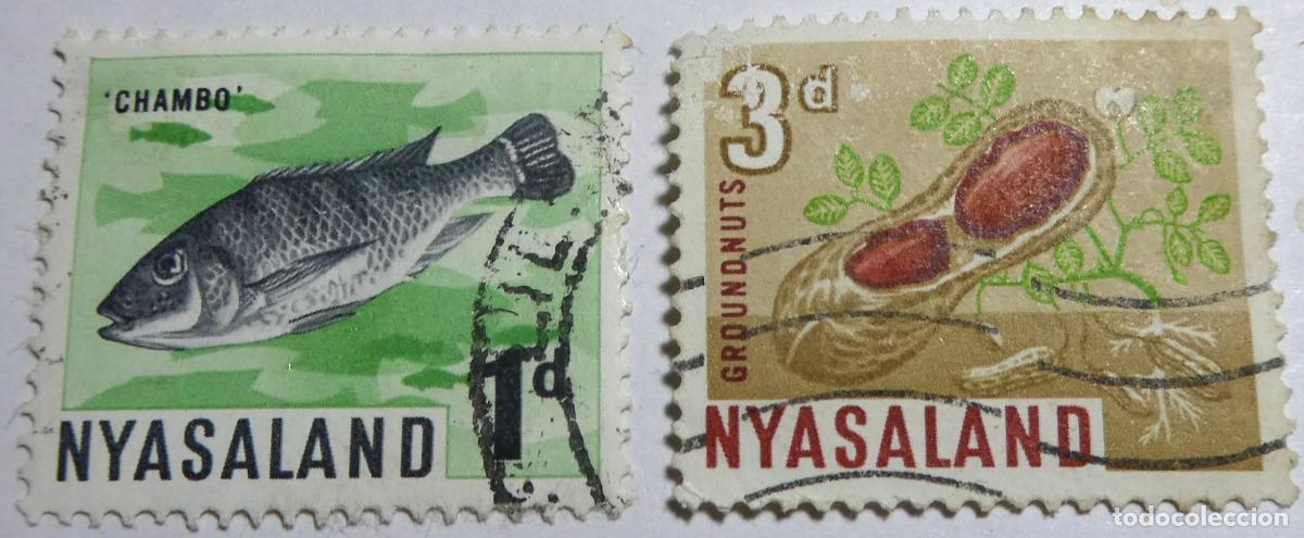 Sellos: 2 sellos postales de Nyasaland de 1 y 3 peniques 1964 (actual Malawi)