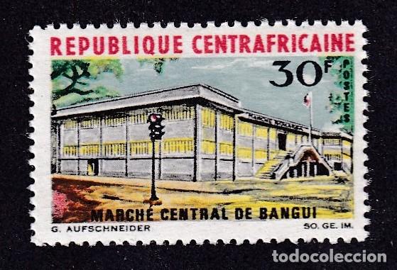 Timbres: CENTRAFRICAINE n&deg; 81 ** march&eacute; de Bangui