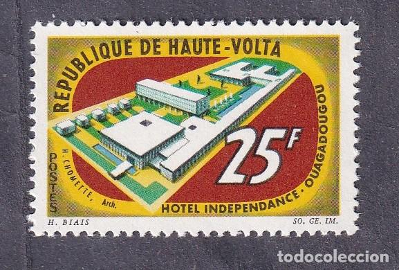 Sellos: HAUTE-VOLTA Yvert n&deg; 137 ** inauguration de l'h&ocirc;tel Ind&eacute;pendance &agrave; Ouagadougou