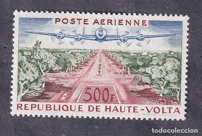 Sellos: HAUTE-VOLTA Yvert PA n&deg; 3 ** vue des Champs Elys&eacute;es &agrave; ouagadougou