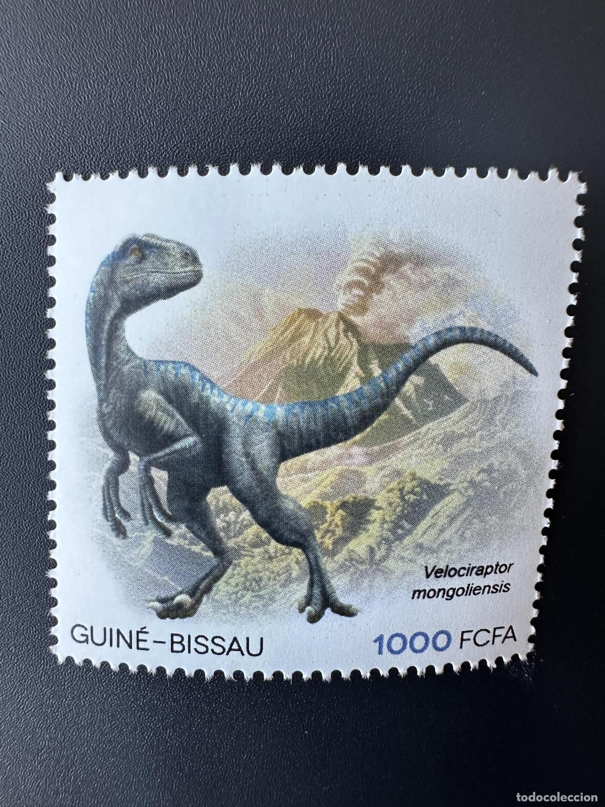Sellos: Guinea-Bis&aacute;u 2023 Mi.? Sello personalizado de dinosaurio velociraptor mongoliensis