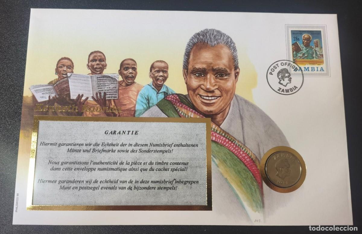 Sellos: Tarjeta postal Kenneth Kaunda con su timbre y moneda de Zambia 1988 (SC)