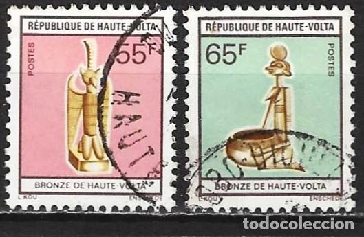 Sellos: Alto Volta 1978 - Mi 651 y 652 - YT 411 y 412 - Estatuillas de bronce