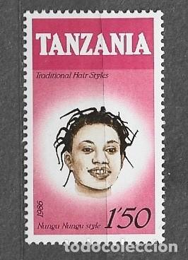 Sellos: Tanzania 1987 - Peinados Nungu Nungu - 387** - 2000-10