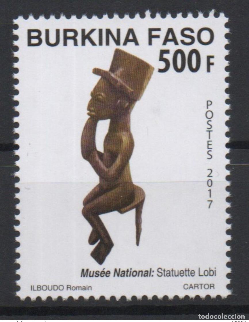 Sellos: Burkina Faso 2017 Mi.? Estatuilla Lobi del Museo Nacional 1 oval.