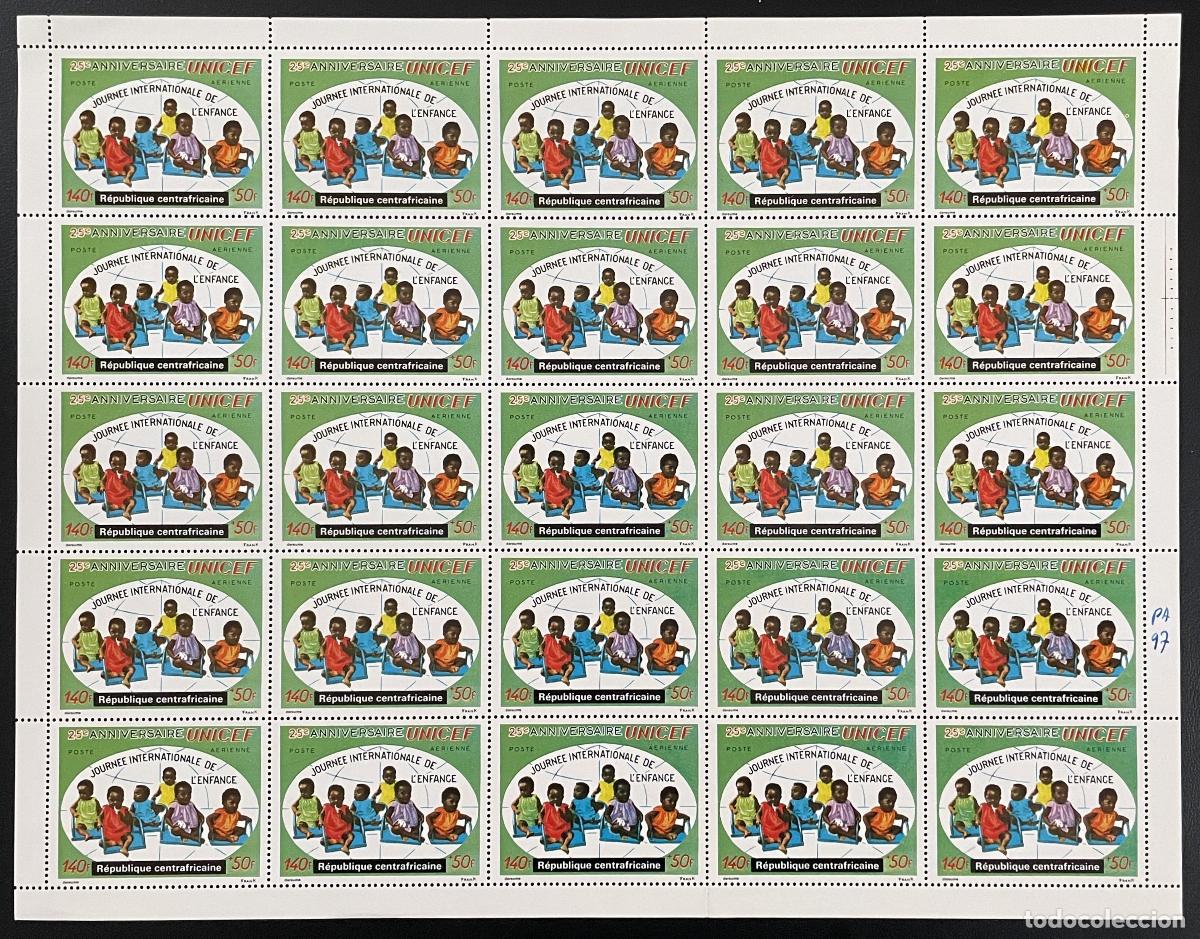 Sellos: Centroafricana 1972 YT PA 97 tabl&oacute;n 25 aniversario de UNICEF D&iacute;a del Ni&ntilde;o