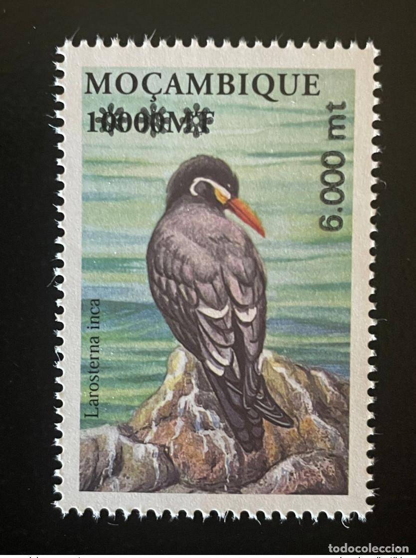 Sellos: Mozambique 2002/2005 Mi. 2849 - P&aacute;jaro Larosterna inca sobrecargado raro