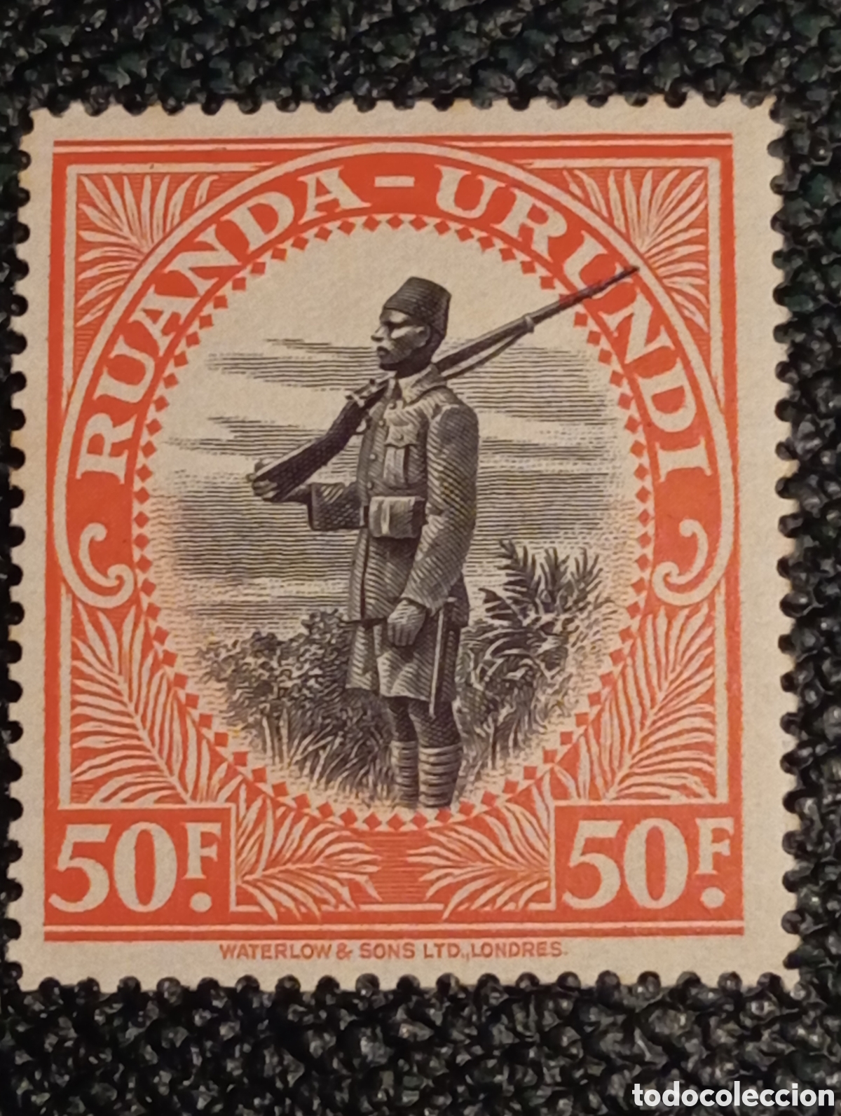 Sellos: Sello Ruanda-Urundi 1943 Soldado Askari 50F (Cat: Scott #88) MNH