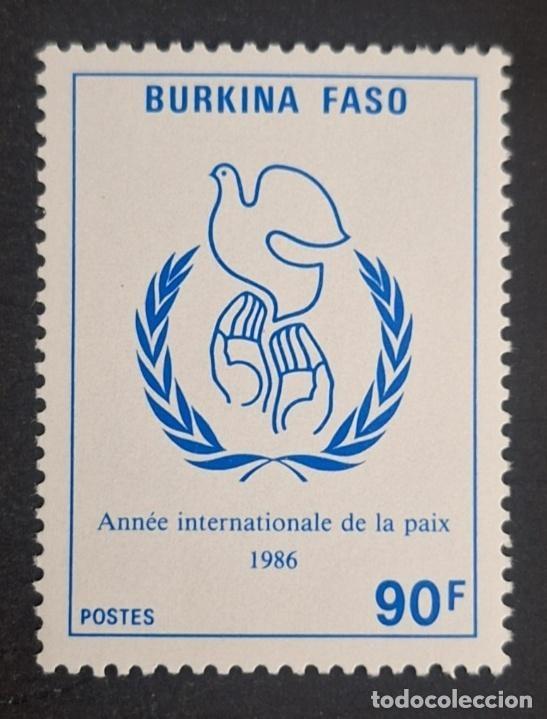 Sellos: Burkina Faso 1986 Mi. 1105 A&ntilde;o internacional paz paloma laurel