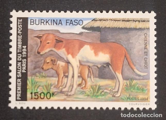 Briefmarken: Burkina Faso 1994 Mi. 1311 perra cachorro Sal&oacute;n Par&iacute;s filatelia