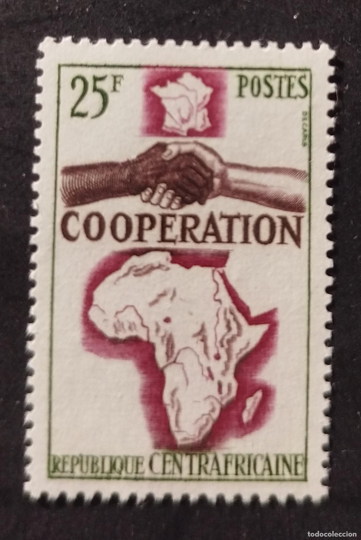 Timbres: Centro&aacute;frica 1964 Mi. 68 cooperaci&oacute;n &Aacute;frica mapa manos apret&oacute;n