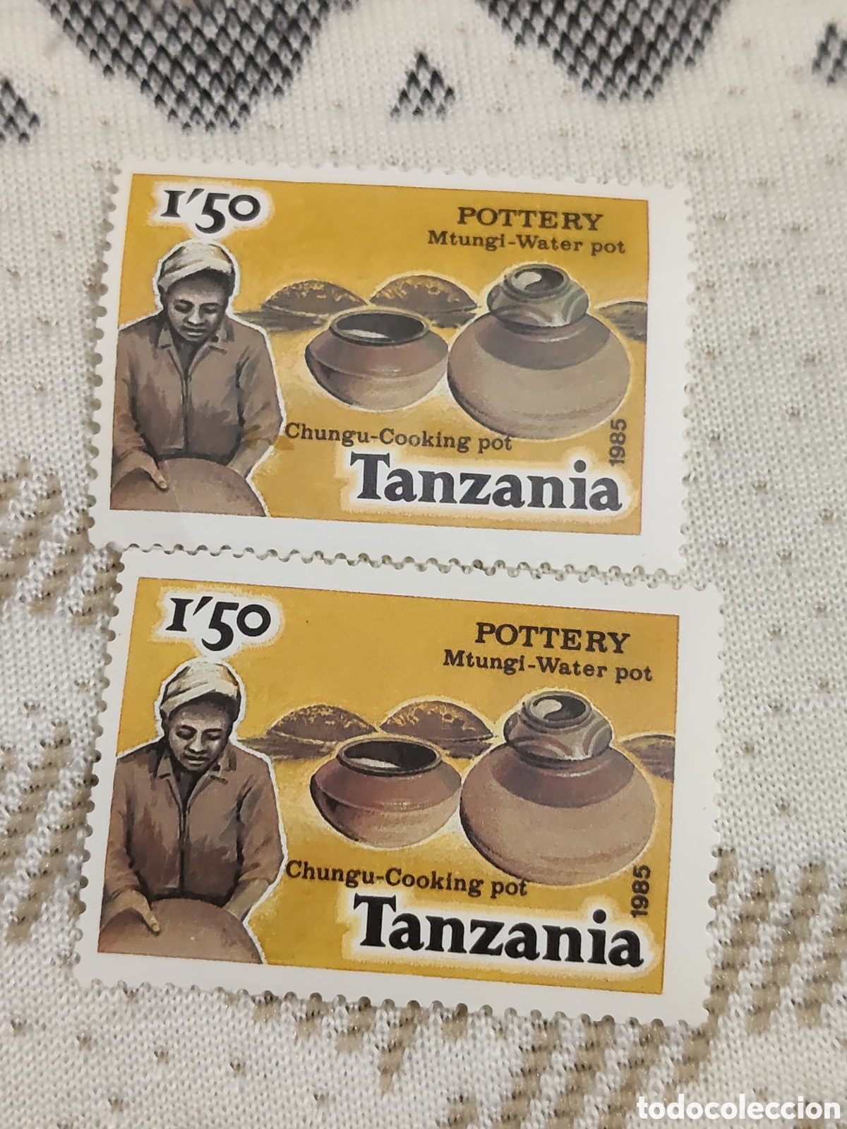 Sellos: 2 Sellos de Tanzania Alfarer&iacute;a tradicional 1985 muy buenos