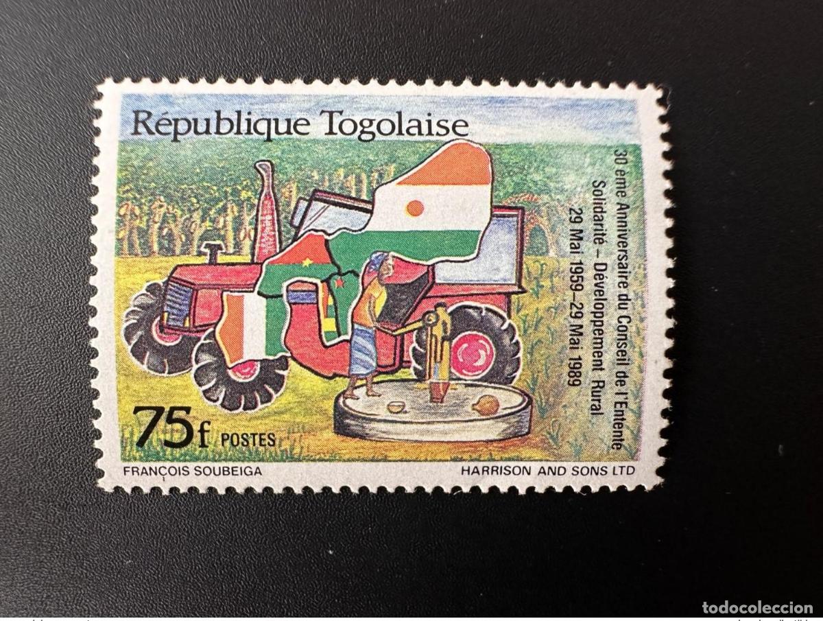 Sellos: Togo 1989 Mi. 2127 Acuerdo del Consejo de 30 a&ntilde;os: Tractor desarrollo rural solidario