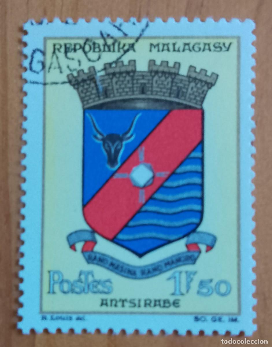 Sellos: MALAGASY, MADAGASCAR - 1,50 F - ESCUDO - VER DESCRIPCI&Oacute;N