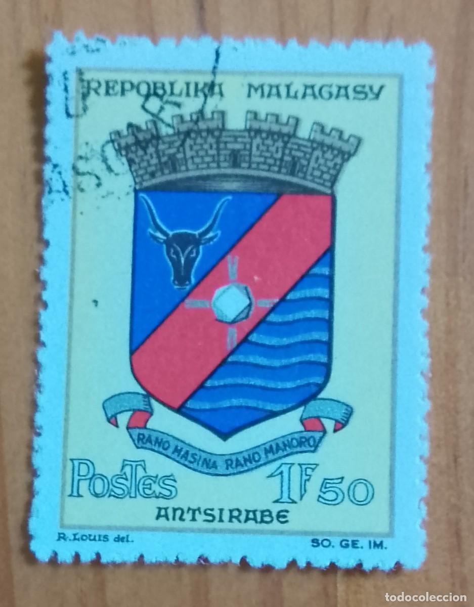 Sellos: MALAGASY, MADAGASCAR - 1,50 F - ESCUDO - VER DESCRIPCI&Oacute;N