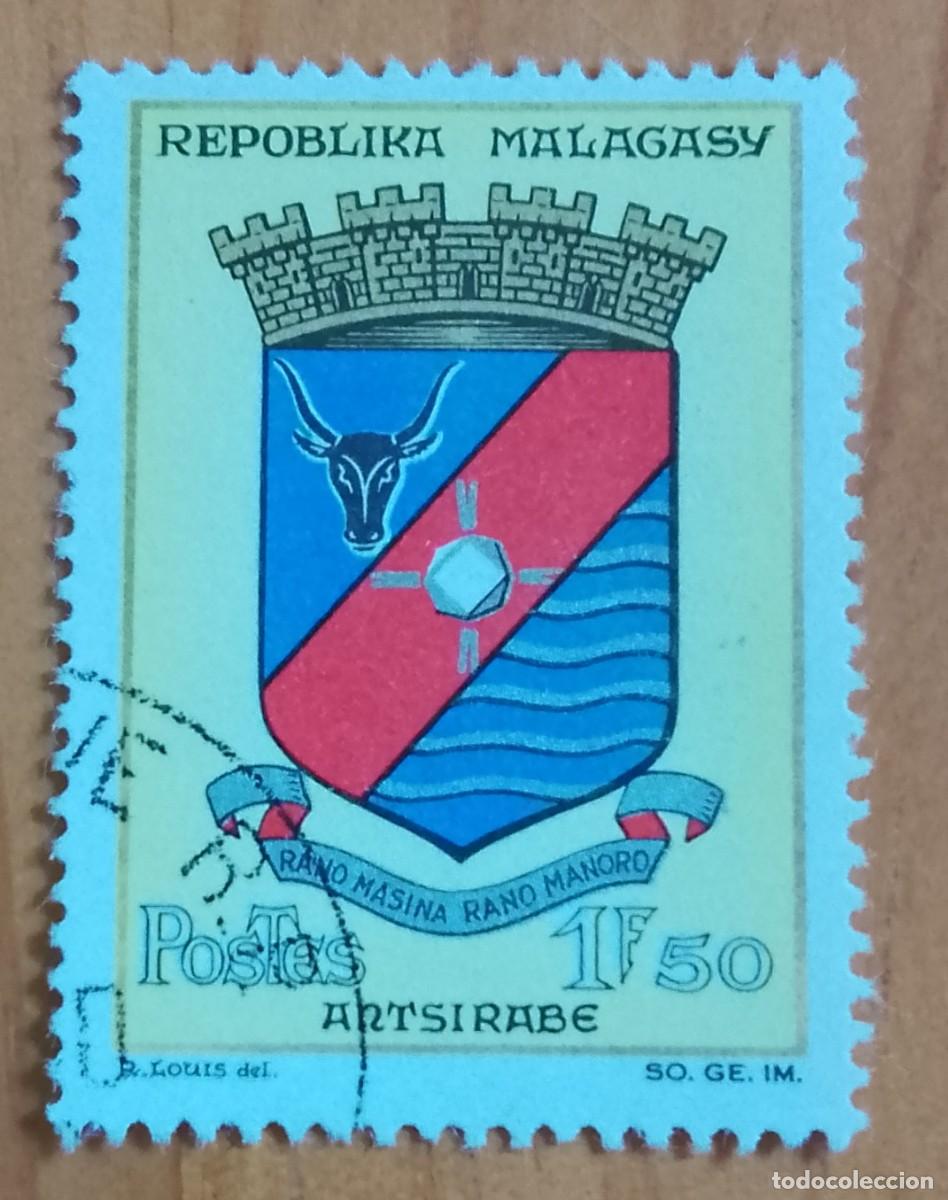 Sellos: MALAGASY, MADAGASCAR - 1,50 F - ESCUDO - VER DESCRIPCI&Oacute;N
