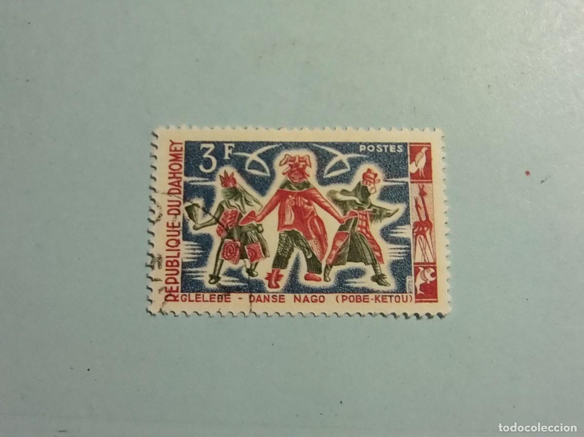 Sellos: BENIN-DAHOMEY 1964 - DANZA NAGO - TRAJES TRADICIONALES.