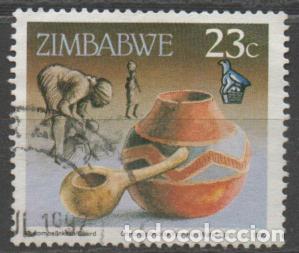 Sellos: ZIMBABWE IVERT N&ordm; 200, OBJETOS DE USO COMUN: JARRO PARA AGUA Y CUCHARA, USADO