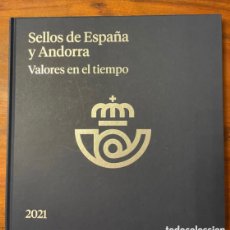 Sellos: ÁLBUM SELLOS ESPAÑA Y ANDORRA AÑO 2021 VALORES EN EL TIEMPO CON FILOESTUCHES SIN SELLOS. Lote 392772749