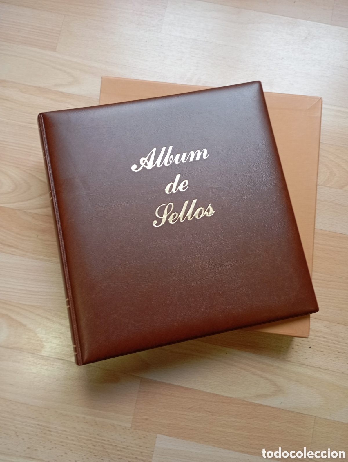 Sellos: TAPA DE &Aacute;LBUM DE SELLOS - MODELO PL&Aacute;STICO - COLOR MARR&Oacute;N