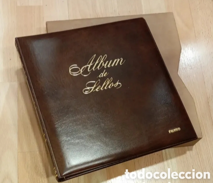 Sellos: TAPA DE &Aacute;LBUM DE SELLOS CON CAJET&Iacute;N - MARCA FILABO - MODELO SKAY - COLOR MARR&Oacute;N