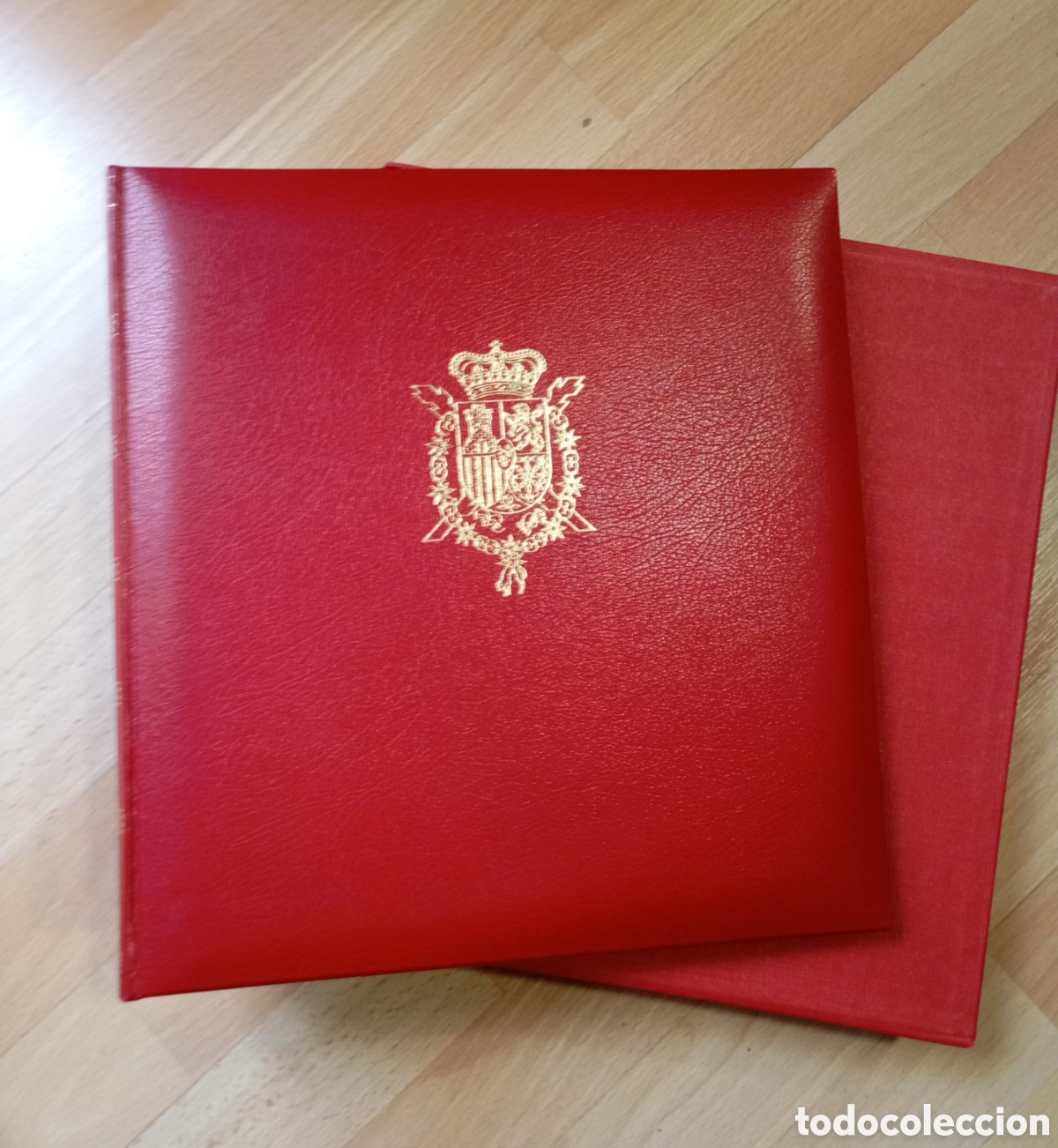 Sellos: TAPA DE &Aacute;LBUM DE SELLOS CON CAJET&Iacute;N - MARCA EDIFIL - MODELO SEMI LUJO - T&Iacute;TULO ESPA&Ntilde;A - COLOR ROJO