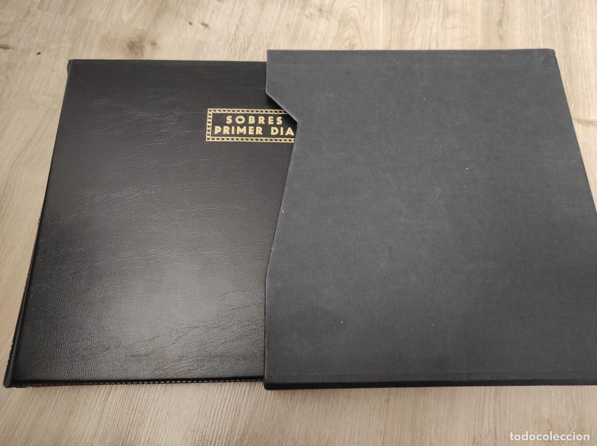 Francobolli: M110 Album negro con cajetin para 96 sobres del primer dia