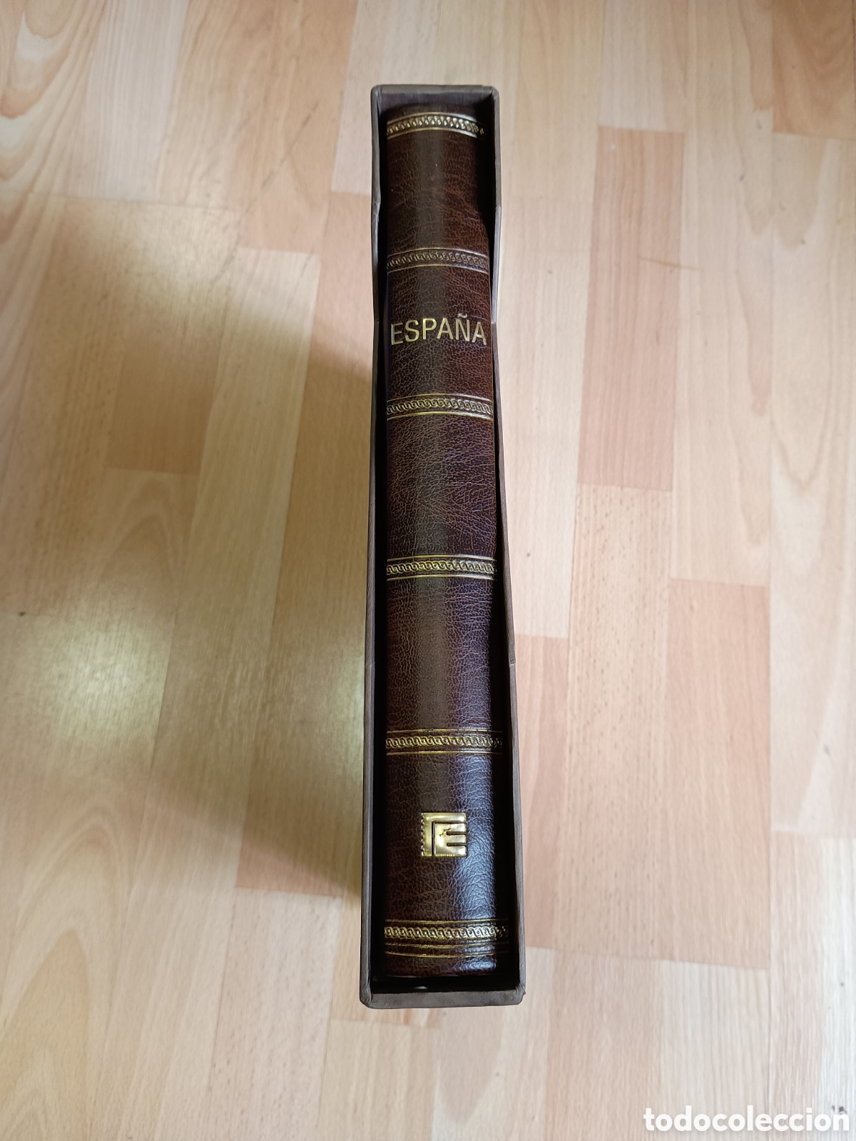 Sellos: TAPA DE &Aacute;LBUM DE SELLOS CON CAJET&Iacute;N - TITULO ESPA&Ntilde;A - MARCA EDIFIL - MODELO PL&Aacute;STICO - COLOR MARR&Oacute;N