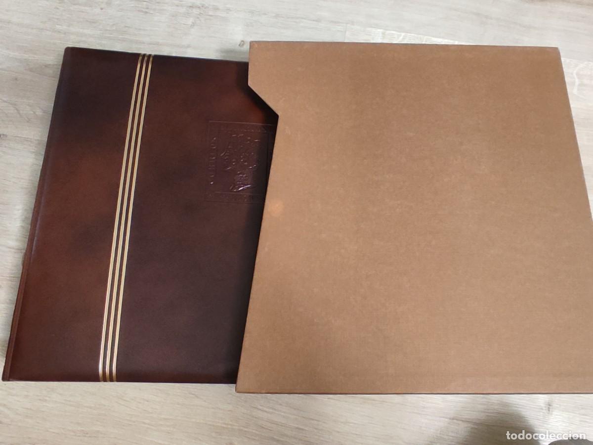 Timbres: M20 Album marron CREAFIL con cajetin buen estado