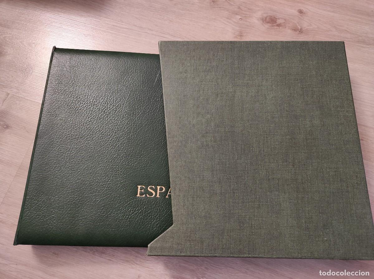 Timbres: M17 album verde con cajetin BUEN ESTADO