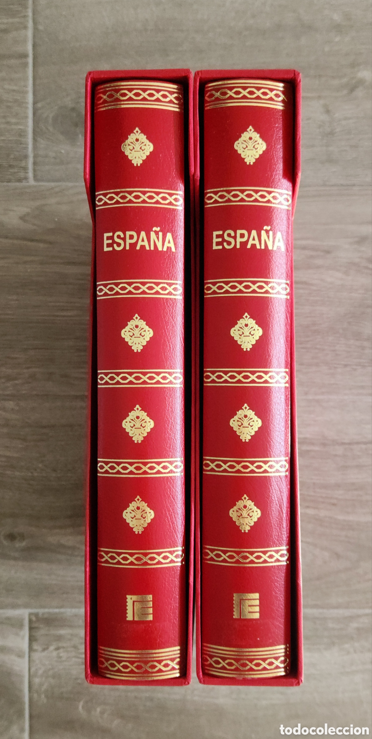 Sellos: 2 &Aacute;lbumes y suplementos crema canto DORADO ORO Edifil 2001 a 2008 con cajet&iacute;n sellos Espa&ntilde;a Correos