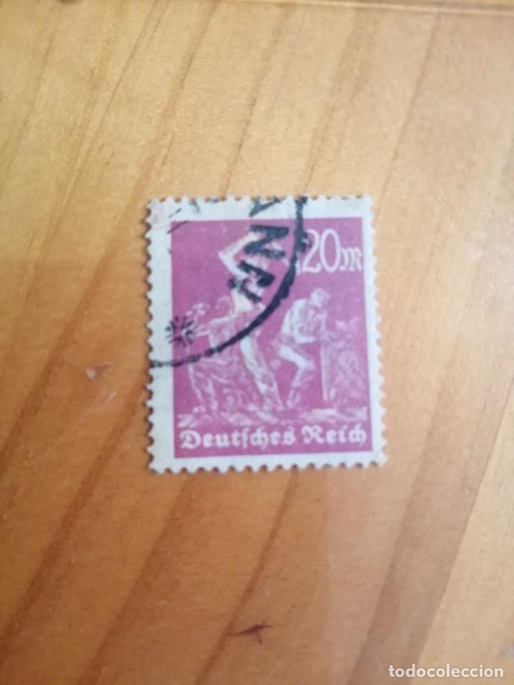 Sellos: DEUTFCHES REICH - VALOR FACIAL 20 M - CON FIJASELLOS