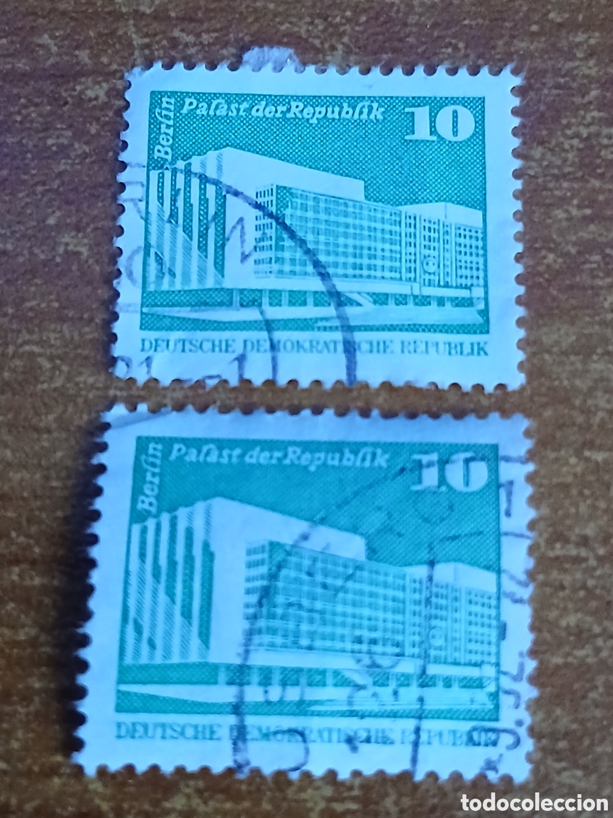 Sellos: 2 Sellos Alemania Oriental RDA Palacio de la Rep&uacute;blica 10