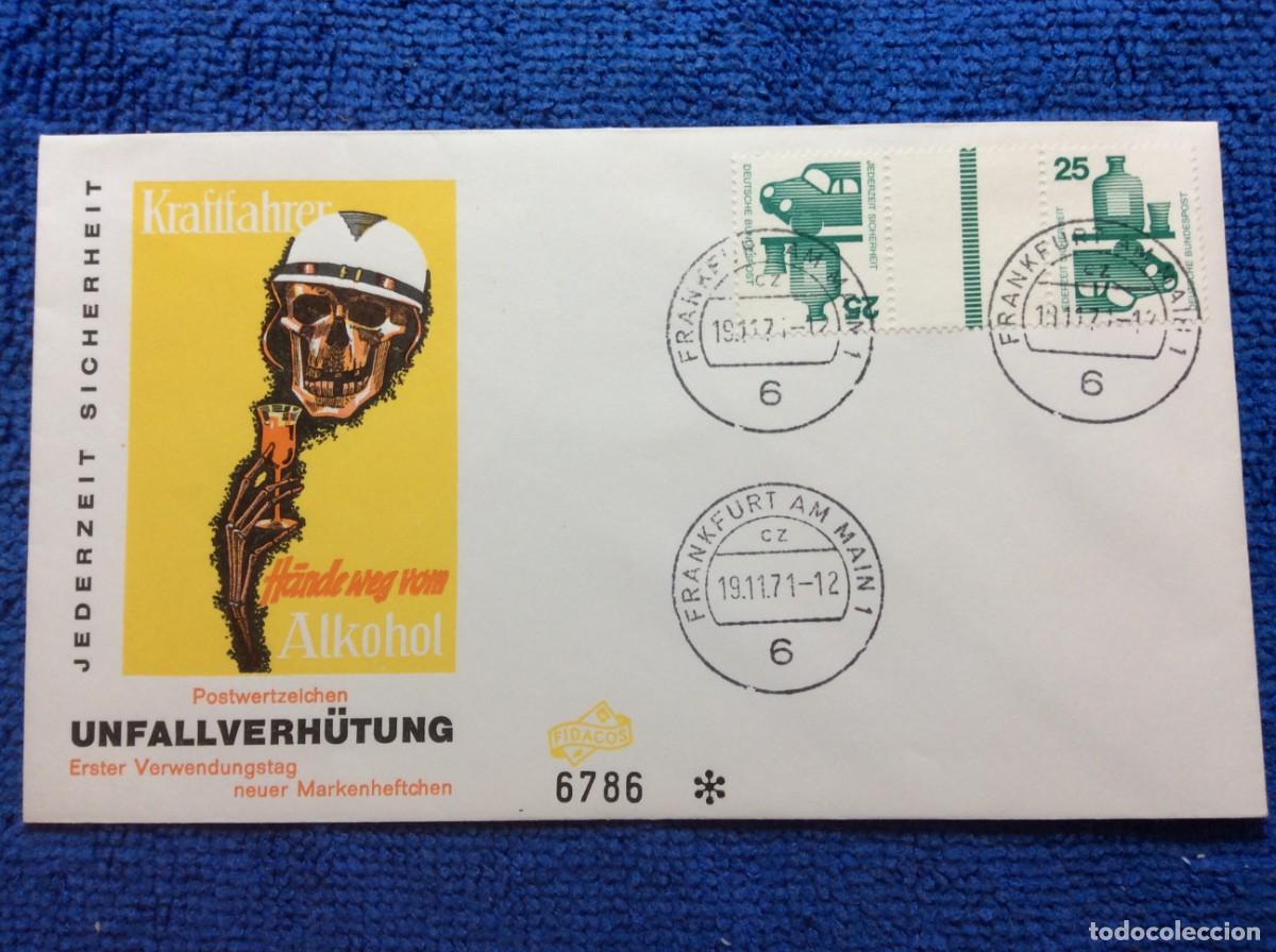 Sellos: ALEMANIA. 1971 SOBRE CONMEMORATIVO FRANQUEADO CON SELLOS SE-TENANT (1DDI74)