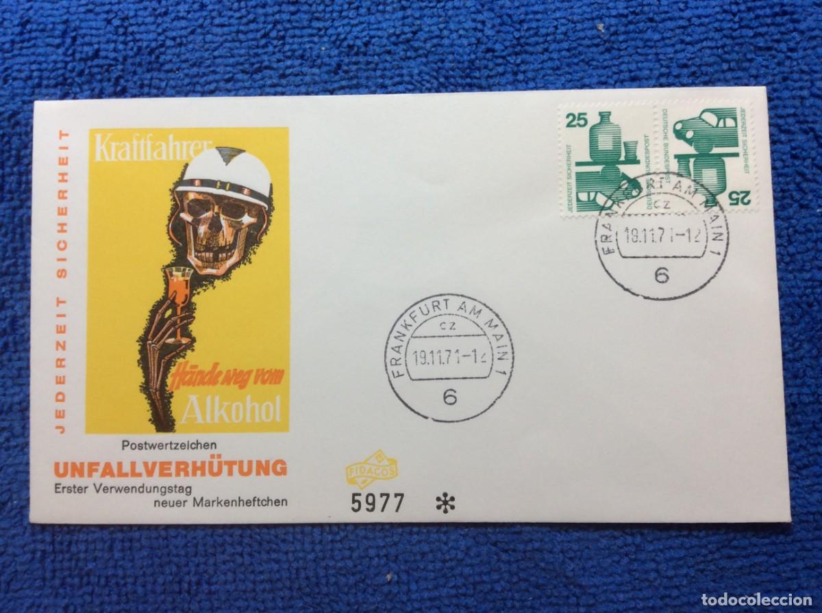 Sellos: ALEMANIA. 1971 SOBRE CONMEMORATIVO FRANQUEADO CON SELLOS SE-TENANT (1DDI76)
