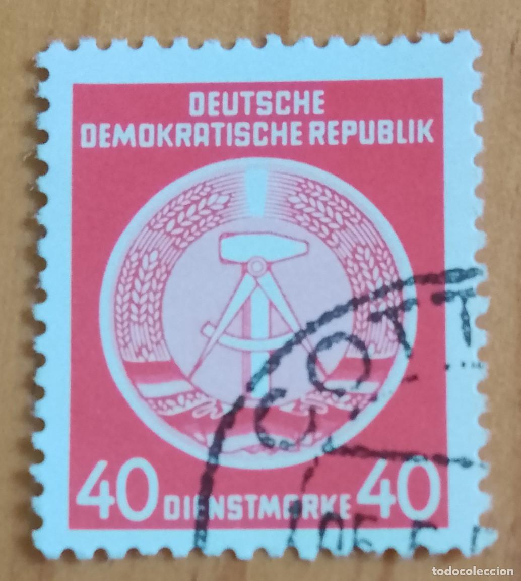 Sellos: ALEMANIA, DDR - V/F 40 DIENSTMARKE - MARTILLO Y COMPAS