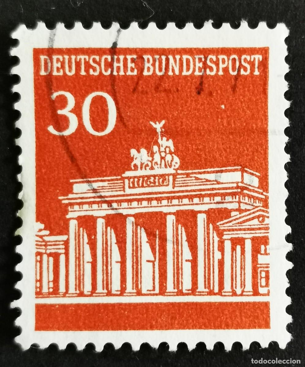 Sellos: Sello Alemania R. Federal 1966, Puerta de Brandeburgo, Berl&iacute;n, 30 Pf. Michel: DE 508v
