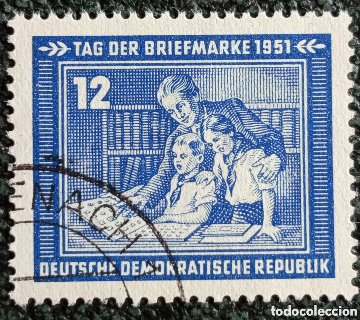 Sellos: Alemania Oriental DDR 1951 D&iacute;a del Sello Ni&ntilde;os Filatelistas 12 Pf - Michel #297