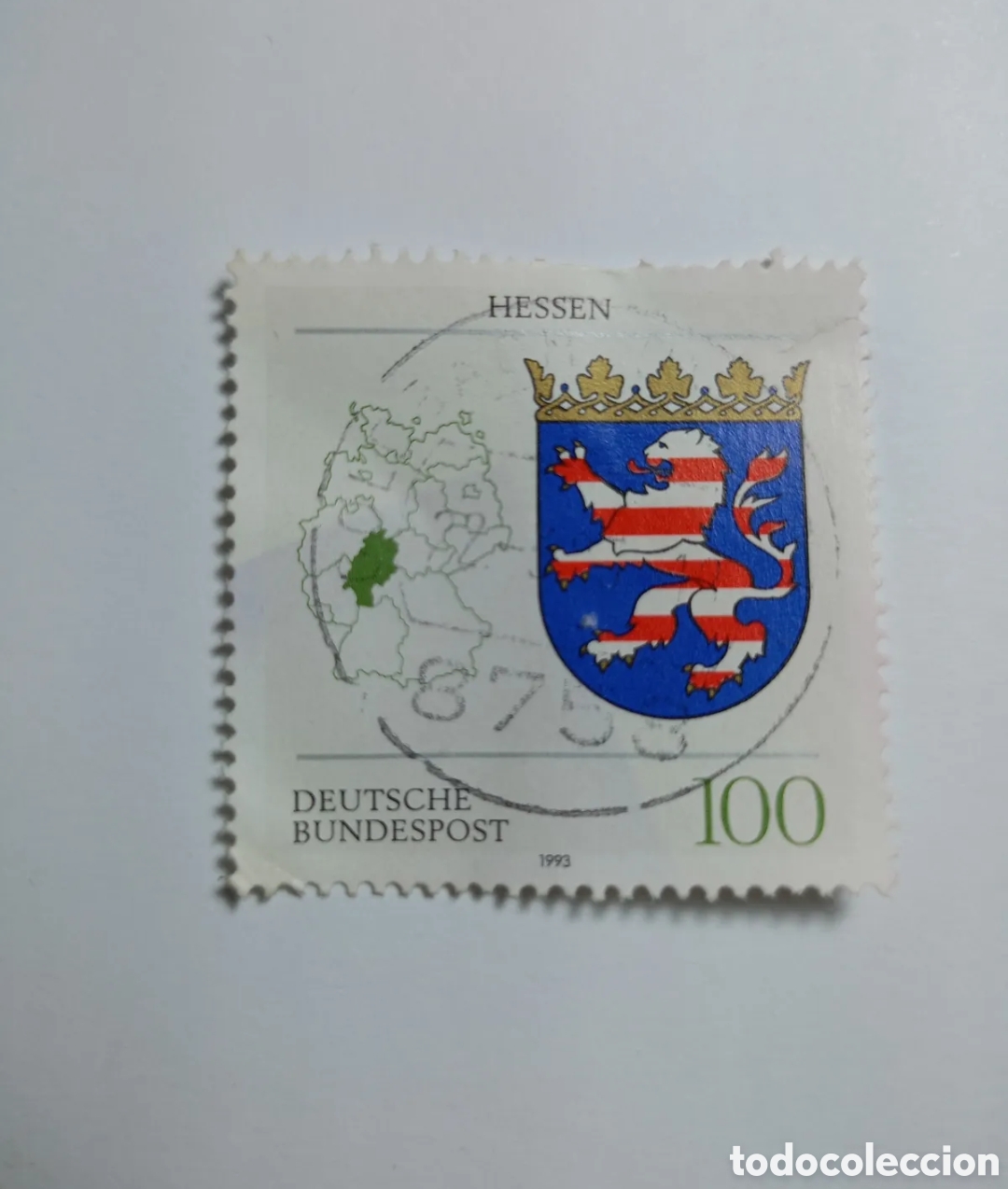 Briefmarken: sello postal alem&aacute;n de 1993 que presenta el escudo de armas y el mapa del estado federado de Hesse.