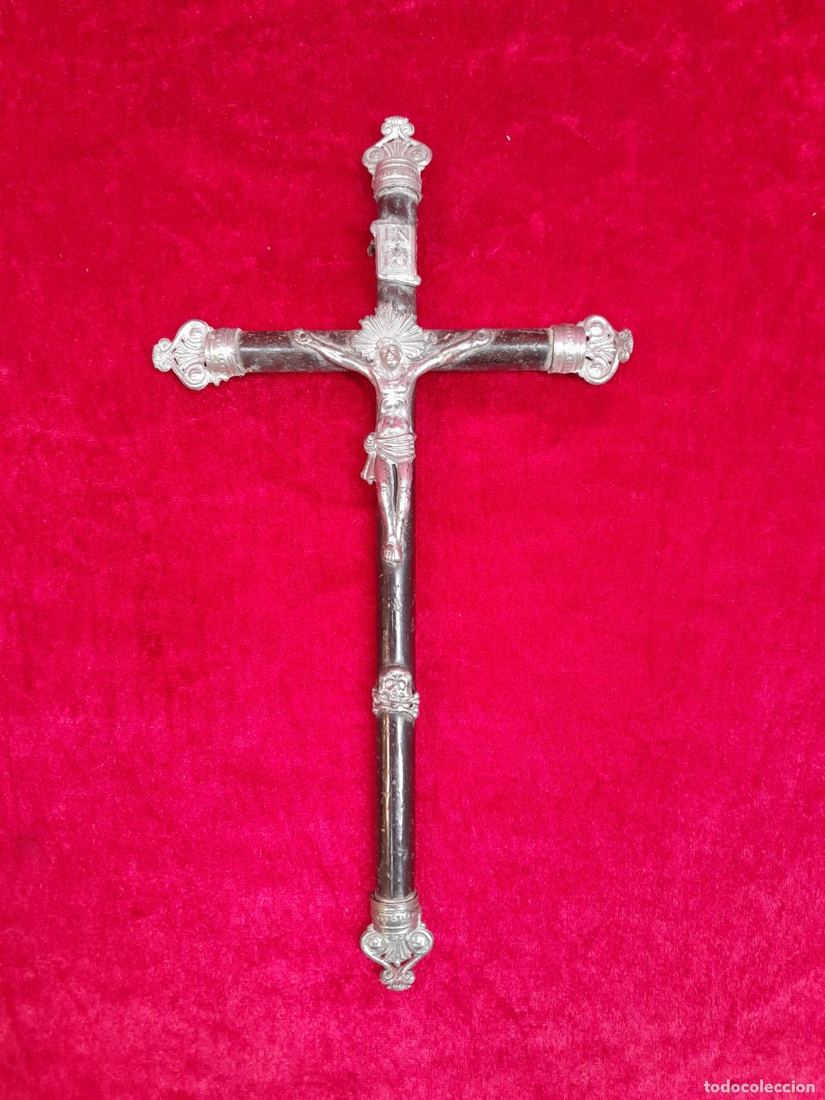Sellos: CRUCIFIJO ISABELINO. MADERA EBONIZADA. METAL PLATEADO. ESPA&Ntilde;A. SIGLO XIX