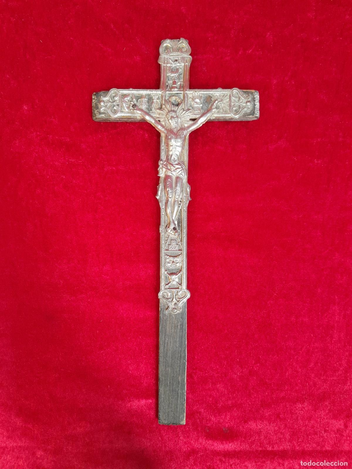 Stamps: CRUZ DE ALTAR CON ATRIBUTOS DE LA PASI&Oacute;N. PLATA SOBRE MADERA. SIGLO XIX