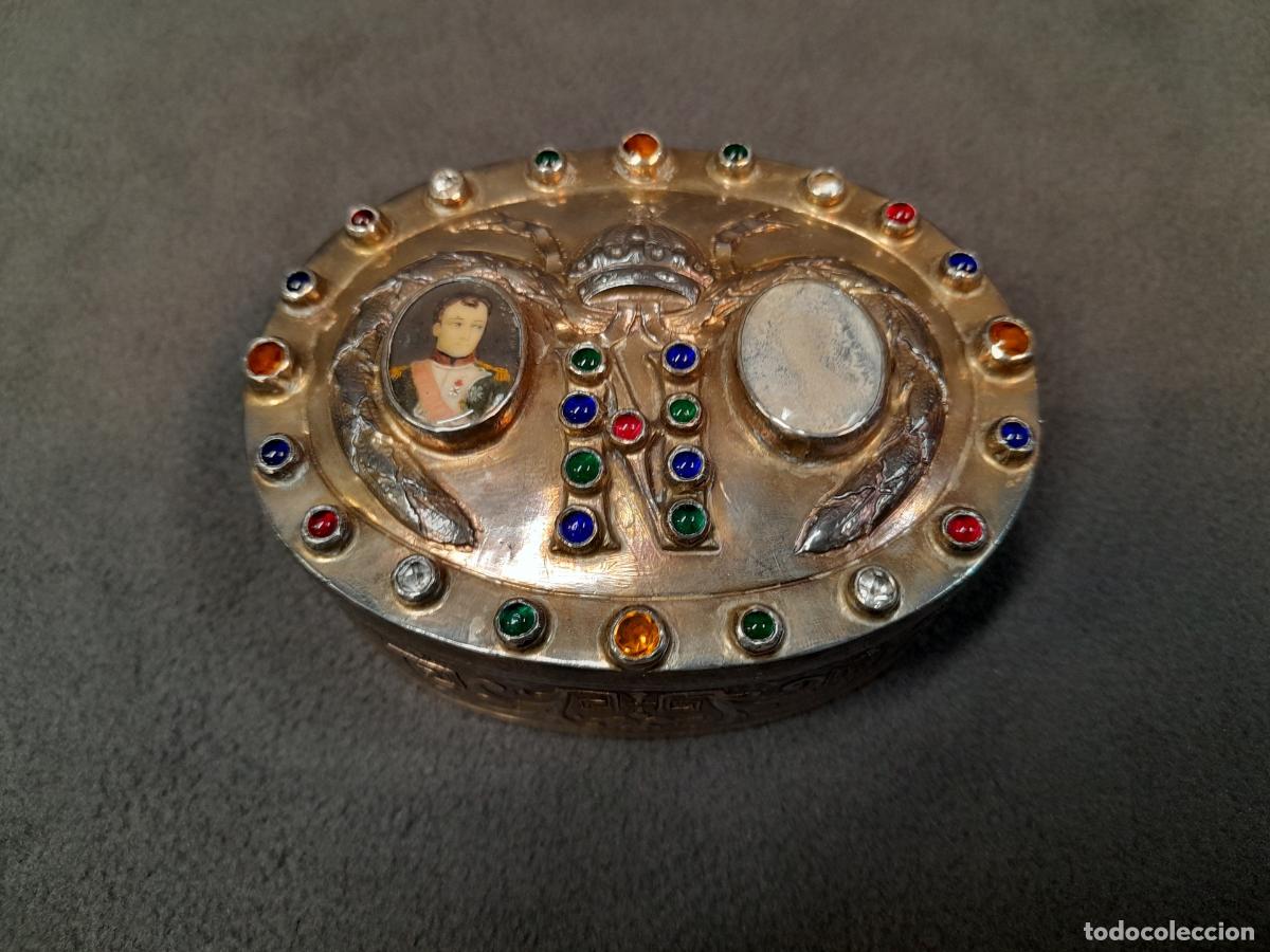 Sellos: CAJA DE RAP&Eacute; DE ESTILO PRIMER IMPERIO CONMEMORATIVA DE NAPOLE&Oacute;N BONAPARTE. PLATA. SIGLO XIX