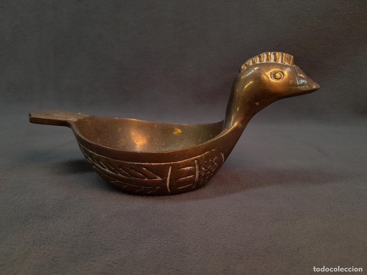 Sellos: CUENCO ZOOMORFO EN BRONCE CON FORMA DE AVE. MARCA VALENT&Iacute; . SIGLO XX