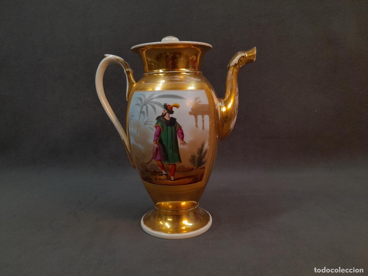 Sellos: CAFETERA DE PORCELANA ESTILO &rdquo;VIEUX PARIS&rdquo; CON ESCENAS DE TURQUER&Iacute;AS. SIGLO XIX