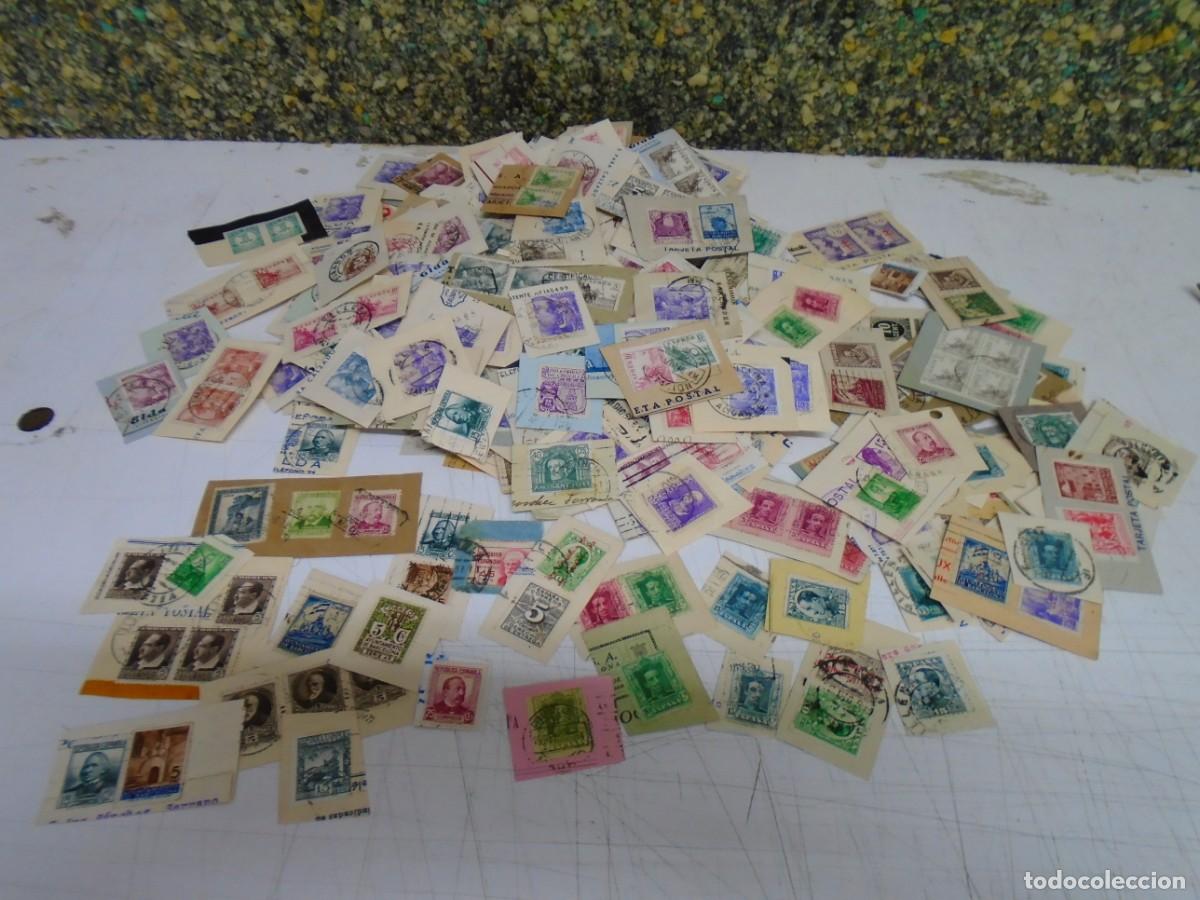 Sellos: LOTE CON MAS DE 700 SELLOS(FRAGMENTOS)A&Ntilde;OS 20-30-40 A CLASIFICAR Y LIMPIAR,VER FOTOS.