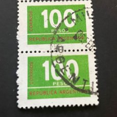 Sellos: BLOQUE 2 SELLOS - ARGENTINA - 100 PESOS - 1976 - CON FIJASELLOS