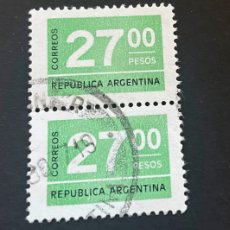 Sellos: BLOQUE DE 2 SELLOS - ARGENTINA - 27 PESOS - AÑO 1976 - CON FIJASELLOS *CTO
