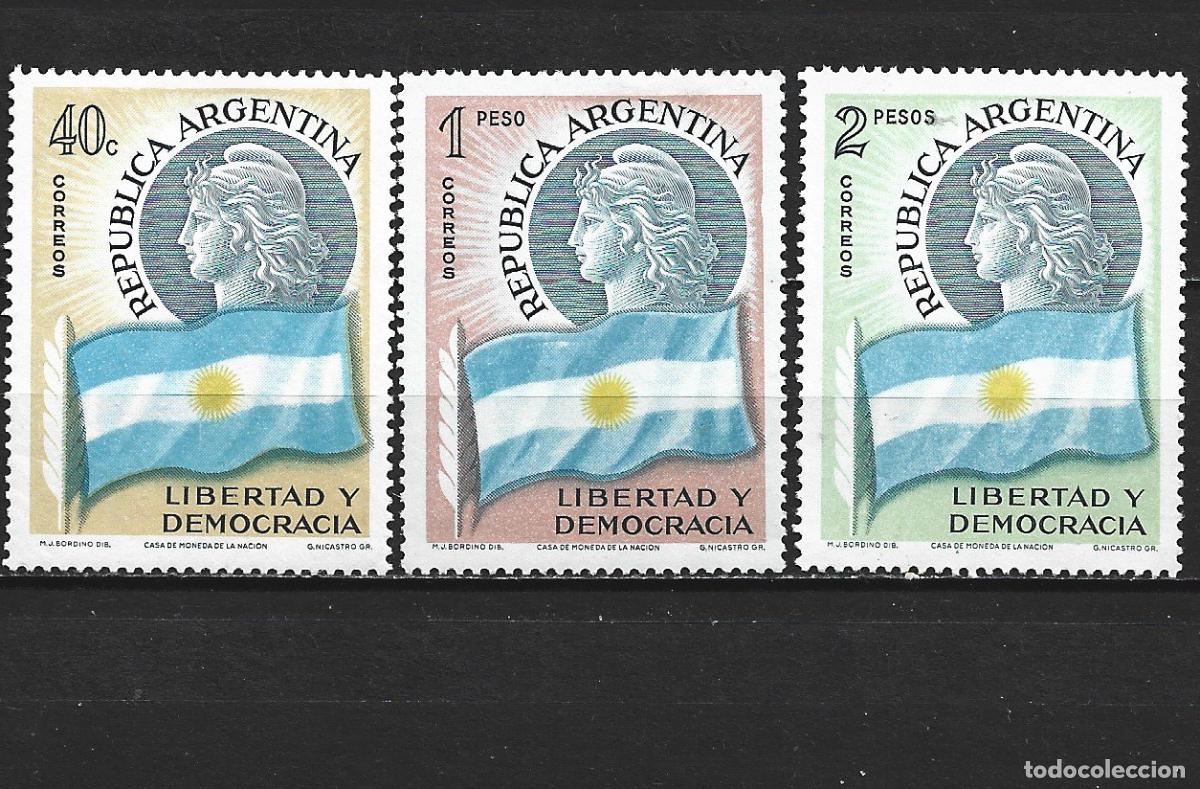 Sellos: ARGENTINA YVERT NUM. 587/589 * SERIE COMPLETA CON FIJASELLOS